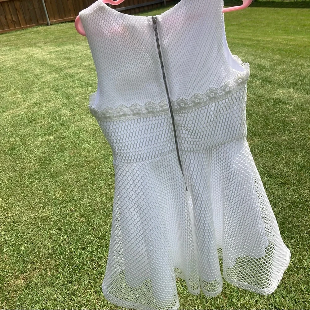 Kidpik white sleeveless fit and flare dress girls small 7/8 GUC Back Zip